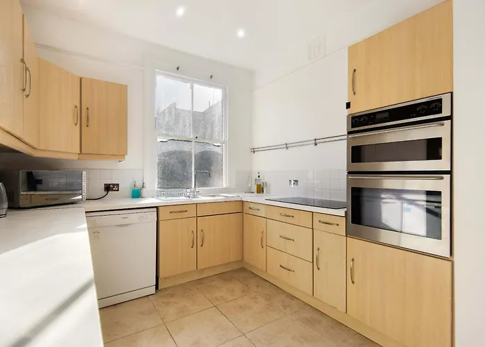10 Mins Walk To The Oval, The Kennington Retreat